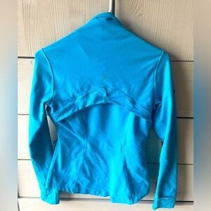 Gentle worn lululemon define zip up.  
Size 6